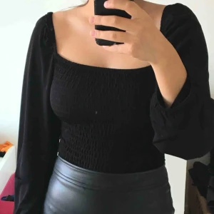  - Populär topp från Gina som jag tyvärr inte använder. Endast använd en gång :) vita pricken är ingen fläck utan smuts på spegeln 😅FRI FRAKT ❗️❣️