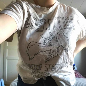  - Led Zeppellin tröja köpt på Brandy Melville i London! bara använd ett fåtal gånger & i mycket bra skick! köpare står för frakt!