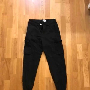  - Cargo byxor från junkyard! Sitter super snyggt på. Köparen står för frakten🥰