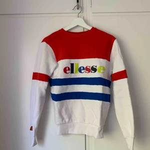  - Tjocktröja från Ellesse i storlek XS, för liten för mig och därför oanvänd 
