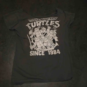  - Såå cool retro t-shirt! Fri frakt på denna