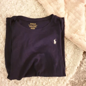  - Ralph Lauren t shirt i bra skick 