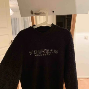  - Säljer denna jättesnygga tröja för den är för stor :(, har använt den 2 ggr. Den är XS men skulle säga att den är mer S-M.   Priset kan diskuteras om ni är snabba! 💕💕💕💕