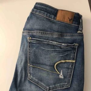  - Stretchiga, slitna jeggings från American Eagle, köpta i New York. Storlek UK 6