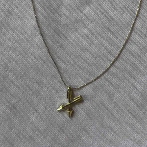  - Swipea för alla bilder! / diverse oanvända halsband i ”normallängd” på kedjan. 40 styck med frakt inräknat i priset!