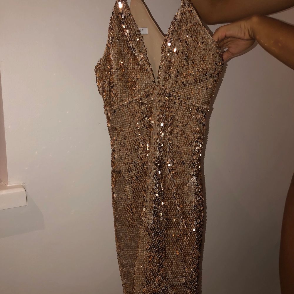 Glittrig klänning - Klänningar | Plick Second Hand