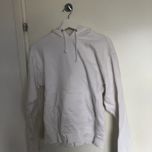 Vit hoodie - vanlig vit hoodie från collusion, köparen står för frakt