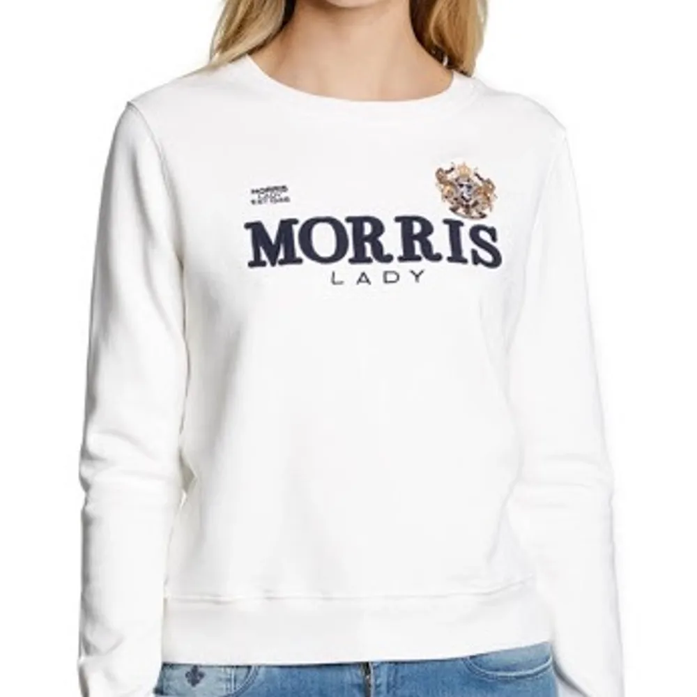 Säljer denna fina Morris tröja fast i färgen GRÅ, super fint skick och endast använd en gång🦋🪐💙💜. Tröjor & Koftor.