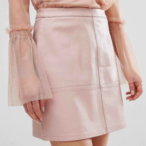  - Jättefin nude/rosa kjol i nyskick!🌸🌞