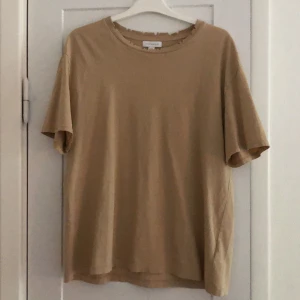 TopShop - Topshop T-shirt strl 40. 65kr (köparen står för frakt)