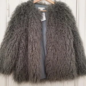 Konst pälsjacka / M - Helt ny grå/mint pälsjacka. 
