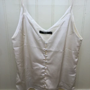 Linne i fint material - Bra skick, knappt använd! Från bikbok 🥰