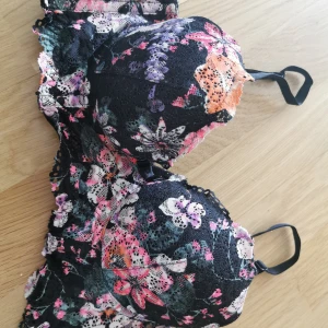 Snygg bh - Med push up. Storlek 75a. Från hm 