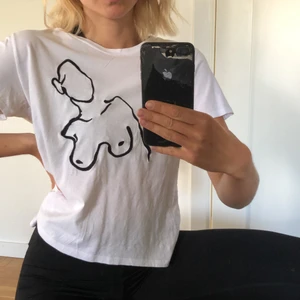 tröja med tryck  - Så snygg tröja med tryck från monki 🤍 frakt på 36 kronor tillkommer 