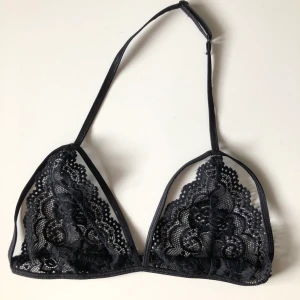Spets BH - Spets bh. En storlek. Frakt tillkommer 15kr. 
