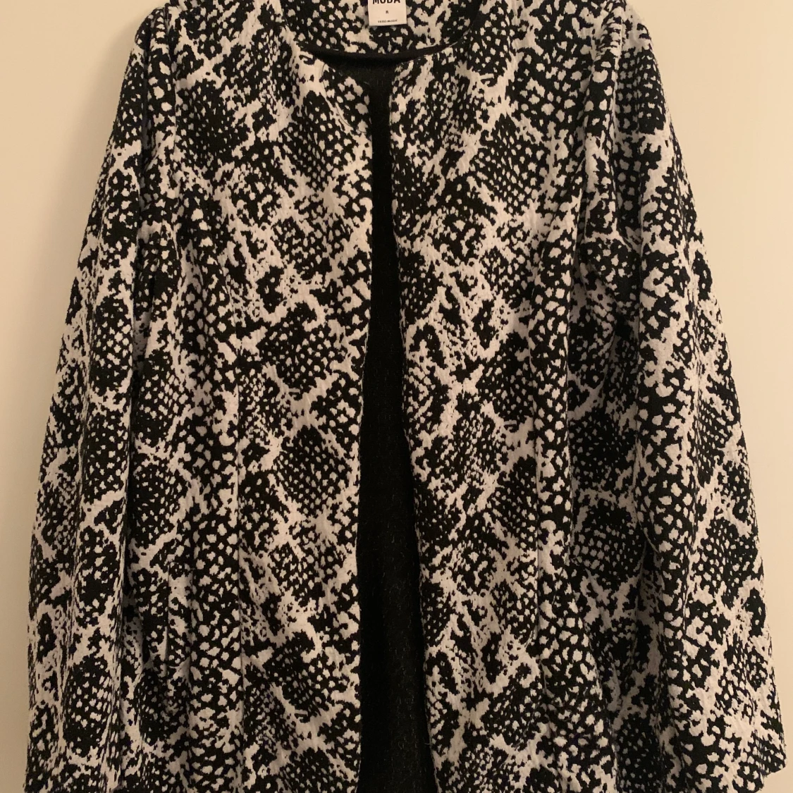 Mönstrad-kavaj i svart och vitt