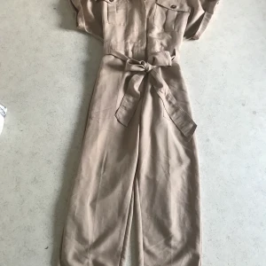 Byxdress  - Använd fåtal gånger 