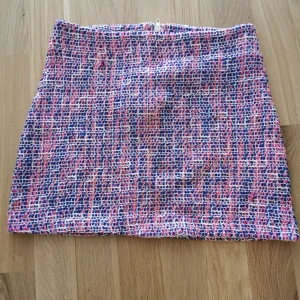 Kjol  - Sjukt snygg kjol. Storlek xs. Har gått upp en mask men inget som syns mycket 