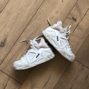 Fila skor - Retro fila skor, använda ca 10 gånger. Frakt betalas av köparen eller möts upp på Kungsholmen 