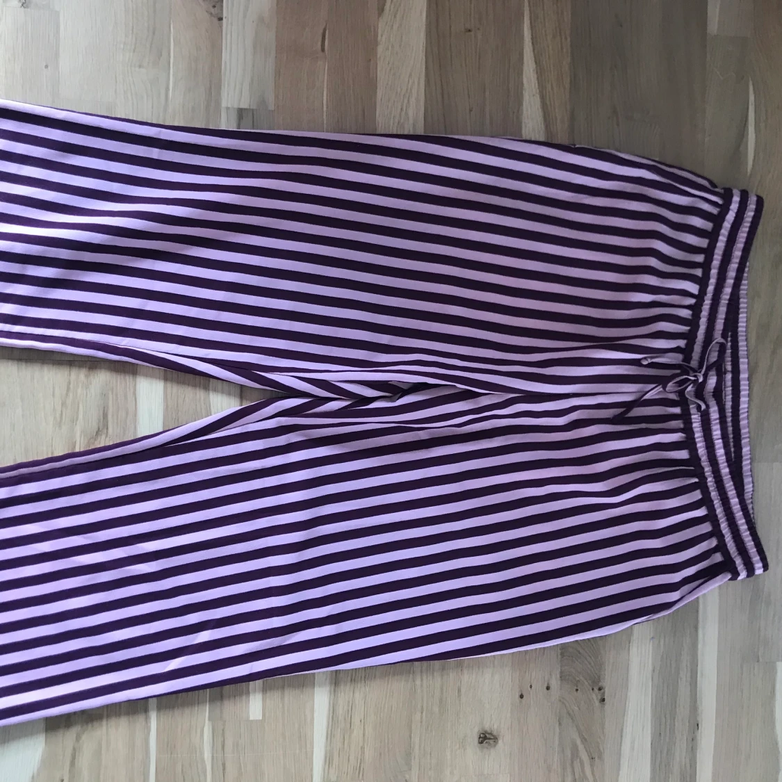 Vida byxor från Monki  - 90