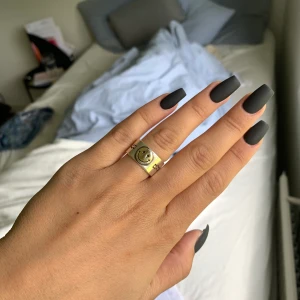 Smiley ring - Helt ny, 200kr. Justerbar