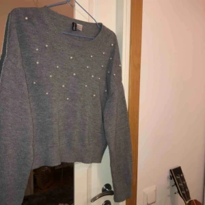  - Pärl-tröja från H&M. Hör av dig om du undrar något💖