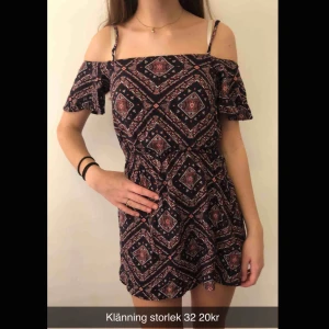  - Söt klänning i storlek 32