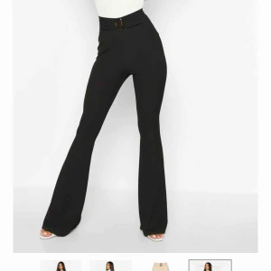  - Säljer ett par nyinköpta svarta byxor från boohoo i storlek S. Köptes för 165:-, väldigt fina men var tyvärr för stora för mig.   120 kr + frakt 