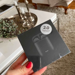  - Hörlurar oanvända från blxck pods 2.0. Köparen står för frakt 63kr