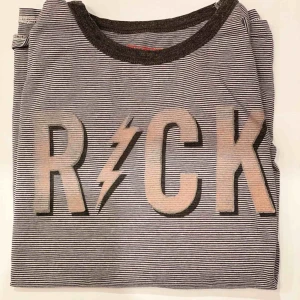  - ⚡️randig Zadig Voltaire till SALU⚡️ bra kvalite använd ett par få tal ggr, storlek S. Om ni vill ha fler bilder o svar kan ni skriva💃🏻⚡️start priset är 550⚡️ny pris är 1750kr 