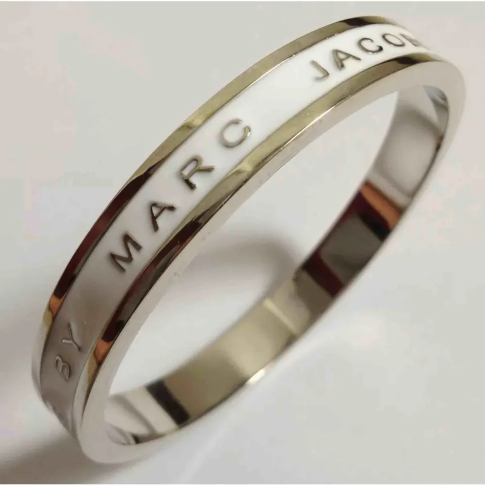 INTRESSEKOLL på dessa armband från Marc Jacobs  Oanvända, endast testade . Accessoarer.