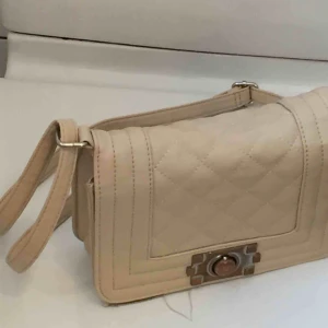  - En super fin lite väska som är Beers och köpt på secondhand! 