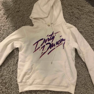  - fin hoddie från hm som det står dirty dancing på💕💕hoddien kommer inte till användning längre, frakten ligger på 79💜💗💗