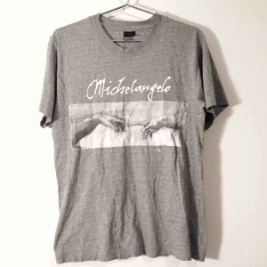  - Märkt S, men skulle säga att det är en stor S så passar en M också.