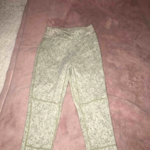  - Säljer mina gymshark tights då dem är för små för mig!! Skulle säga att dessa är mer XXS än XS, alltså väldigt små i storlek. Använda 1 gång 