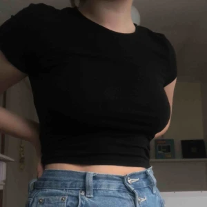  - Jättesöt crop-top från Gina Tricot i bra skick!🥰