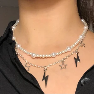 Vitt pärlhalsband!❤️ - Justerbart halsband med vita pärlor❤️pris: 89kr + 12kr frakt