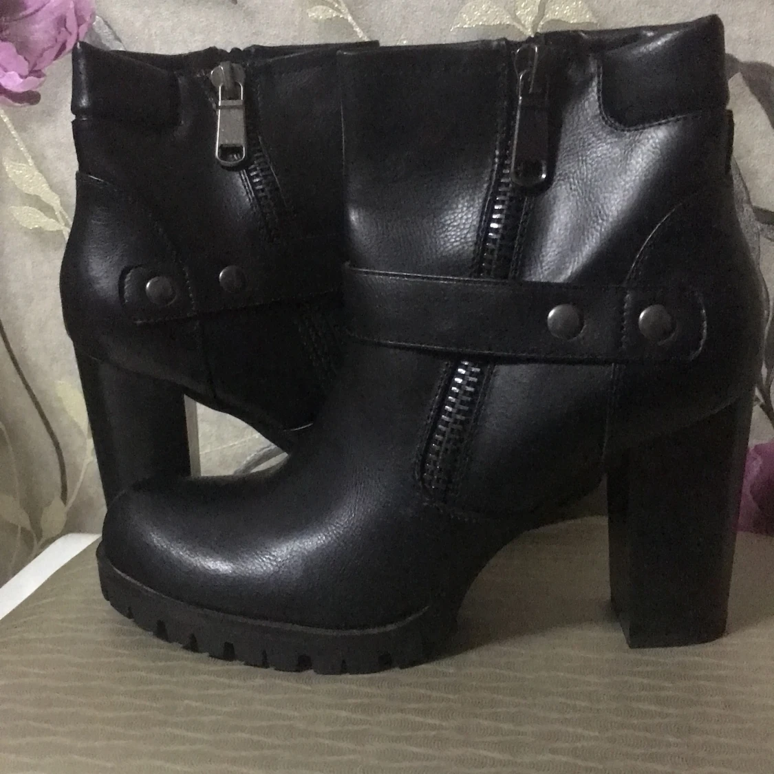 Svarta klackar skor - 91