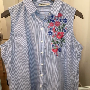 Topp - Aldrig använd, stor i storlek, passar s/m