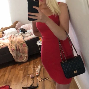 Klänning - ❤️Klänningen säljs då den inte kommer till användning. Den är i storlek xs men jag tycker den passar xs/s. Klänningen är i ribbat material.                                                                      📦 Köparen står för frakten. 