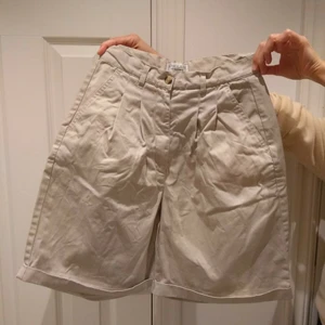 Beiga Shorts  - Jättegulliga shorts som är för små för mig :(