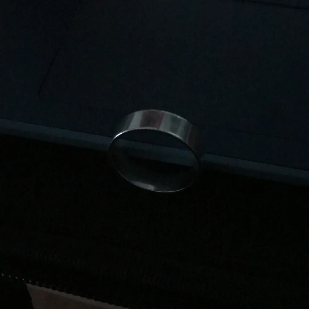 Säljer denna fina silver ringen som tyvärr inte passade mig. Köpte den här på Plick 90kr säljer denna för 70kr💕 står inte för frakten💕 Om ni ger bud vid 60kr så äre 30kr för jag råkade göra fel❤️. Accessoarer.