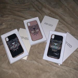 Jätte fina kenzo skal  - 3st super fina knappt använda kenzo skal för iphone x/xs. Dom svarta skalen för 250kr st! Och det rosa för 350kr! 