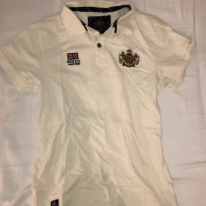 Vit Morris Piké  - Vit Morris Piké. Storlek M. 