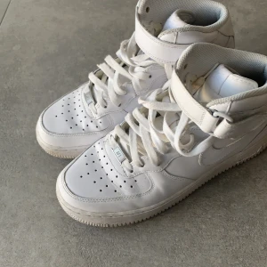 Nikeairforse - Vita Nike airforse. Fint skick. Inte använda mycket. 