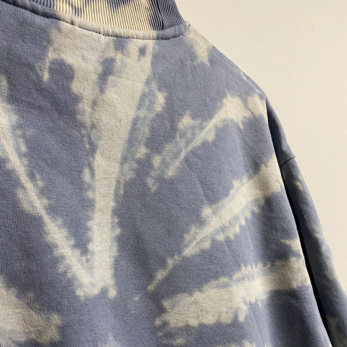 Super cool blekt tröja från weekday - 90