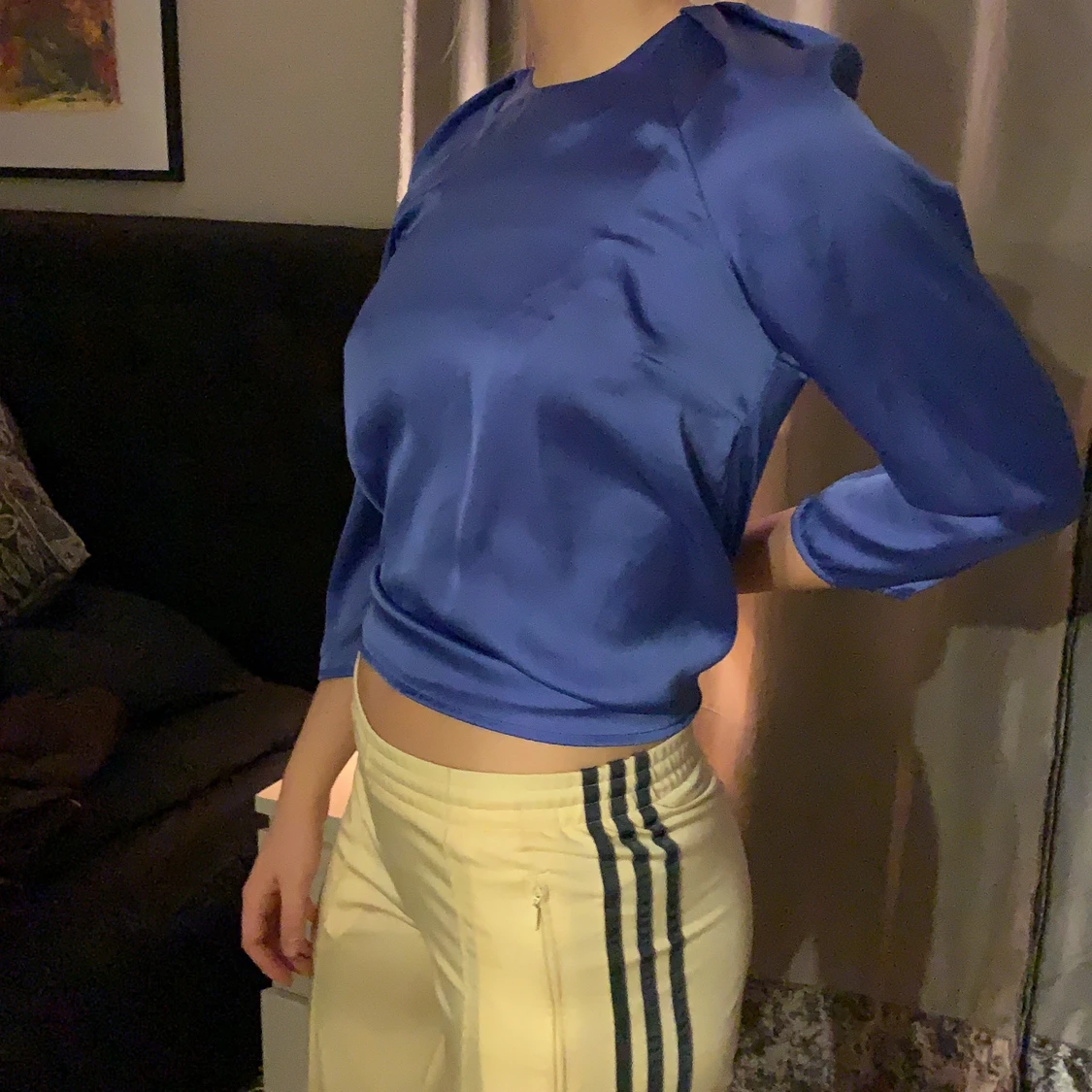 Blus i en fin, blå färg.