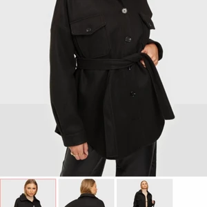 My dearest shacket i svart! Från Nelly i strl 38!!  - På andra bilden så är det speglen som är smutsigt alltså inte jackan! Den är väldigt fin skick! Säljs pågrund av använder aldrig den! Budgivning om fler är intresserad 