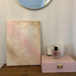 Canvastavla - En abstrakt tavla i beige-rosa färger. Mått 40x30. Priset är diskuterbart!