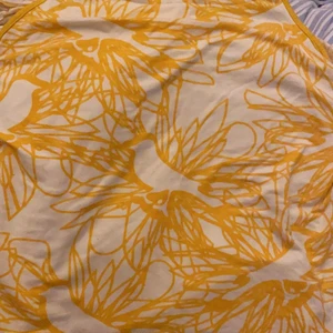 Solliv soltopp solig  urskön - En topp för semestern, solsidan, Grekland Underbar dag vid havet! Superskönt naturmaterial i 66% modal och 30% lyocell och 4% elasthan KVALITET BY NANSO OY /SF +shipping & postage